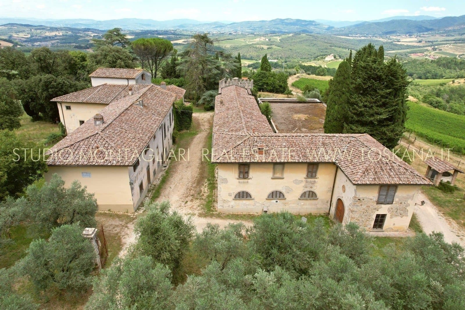 Ancient 12th Century Villa Fattoria With Vineyards And Olive Groves 4