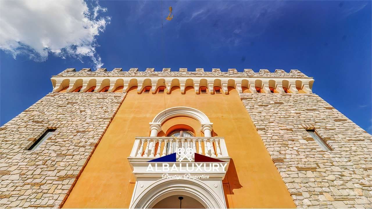 Magnificent Historic Property With Panoramic Views In Avellino 2