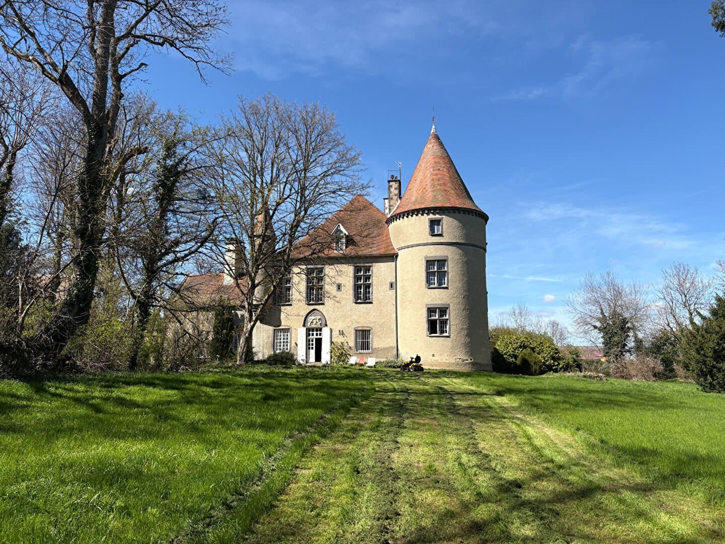 Château de Blot: A Unique Estate with Extensive Grounds and Outbuildings — Château for sale in Auvergne, France