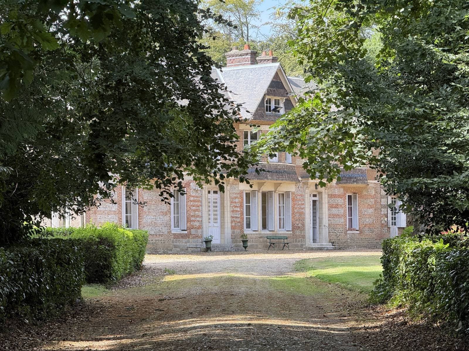 Elegant 17th Century Manor Surrounded By Park And Meadows Near The Alabaster Coast 4