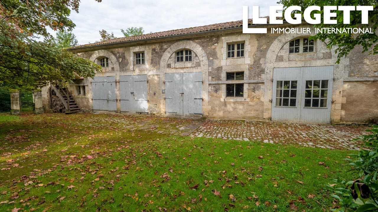 Historic Château With 7 Bedrooms And 55 Hectares Of Land 3