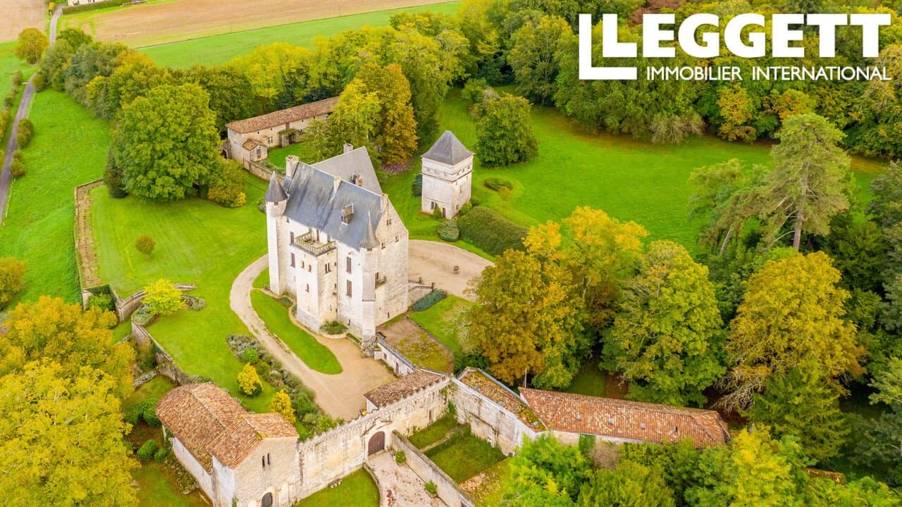 Historic Château With 7 Bedrooms And 55 Hectares Of Land 4