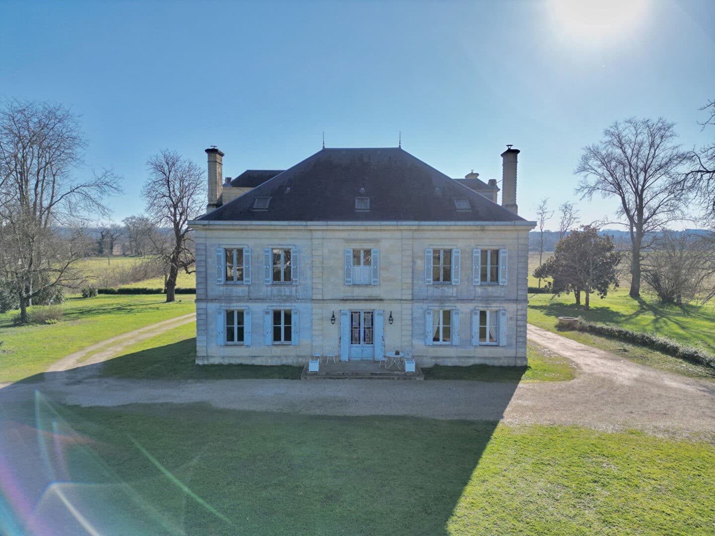 19th Century Castle with Renovated Apartment and Barn Near Saint-Émilion