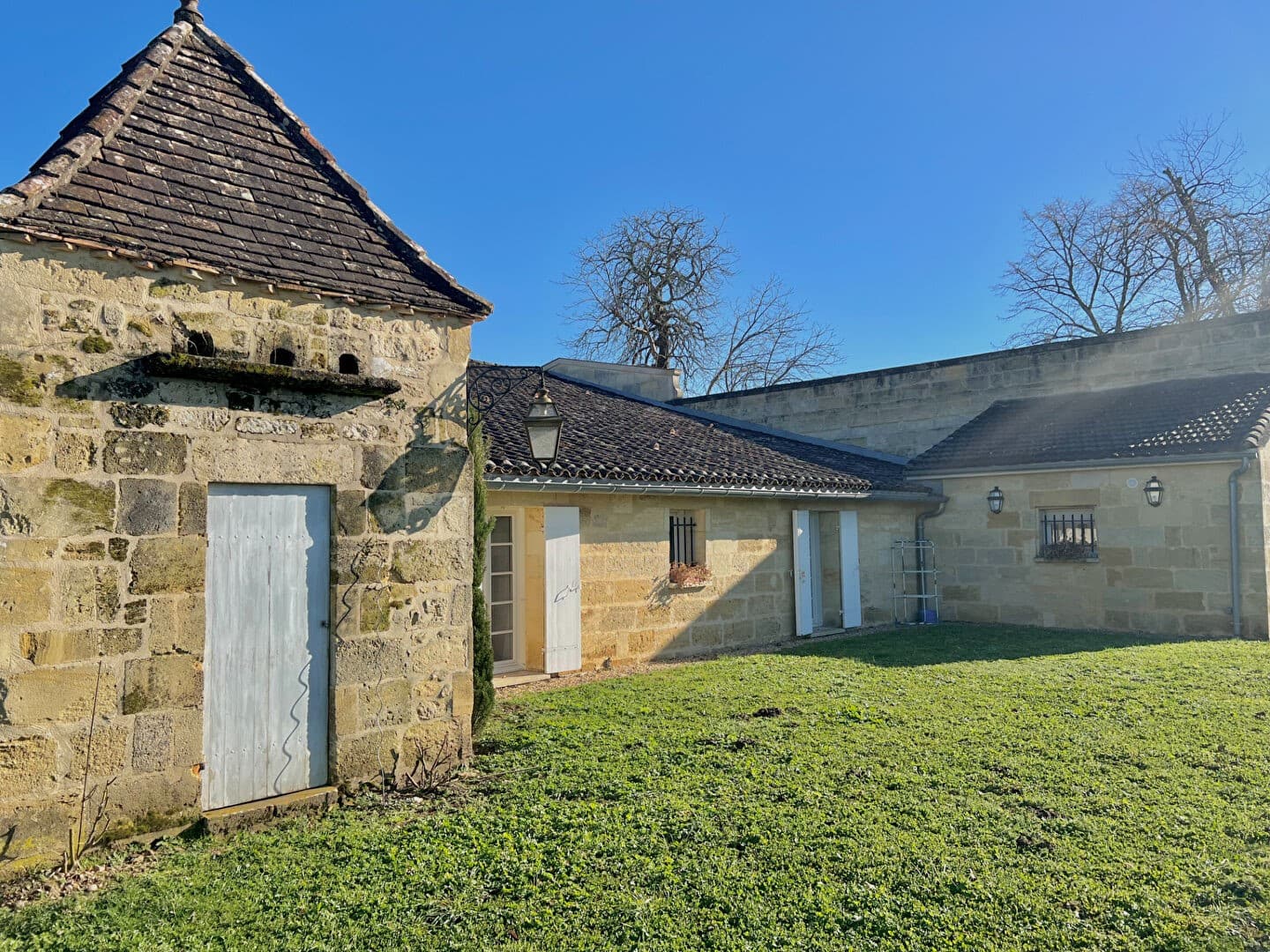 19th Century Castle with Renovated Apartment and Barn Near Saint-Émilion 5