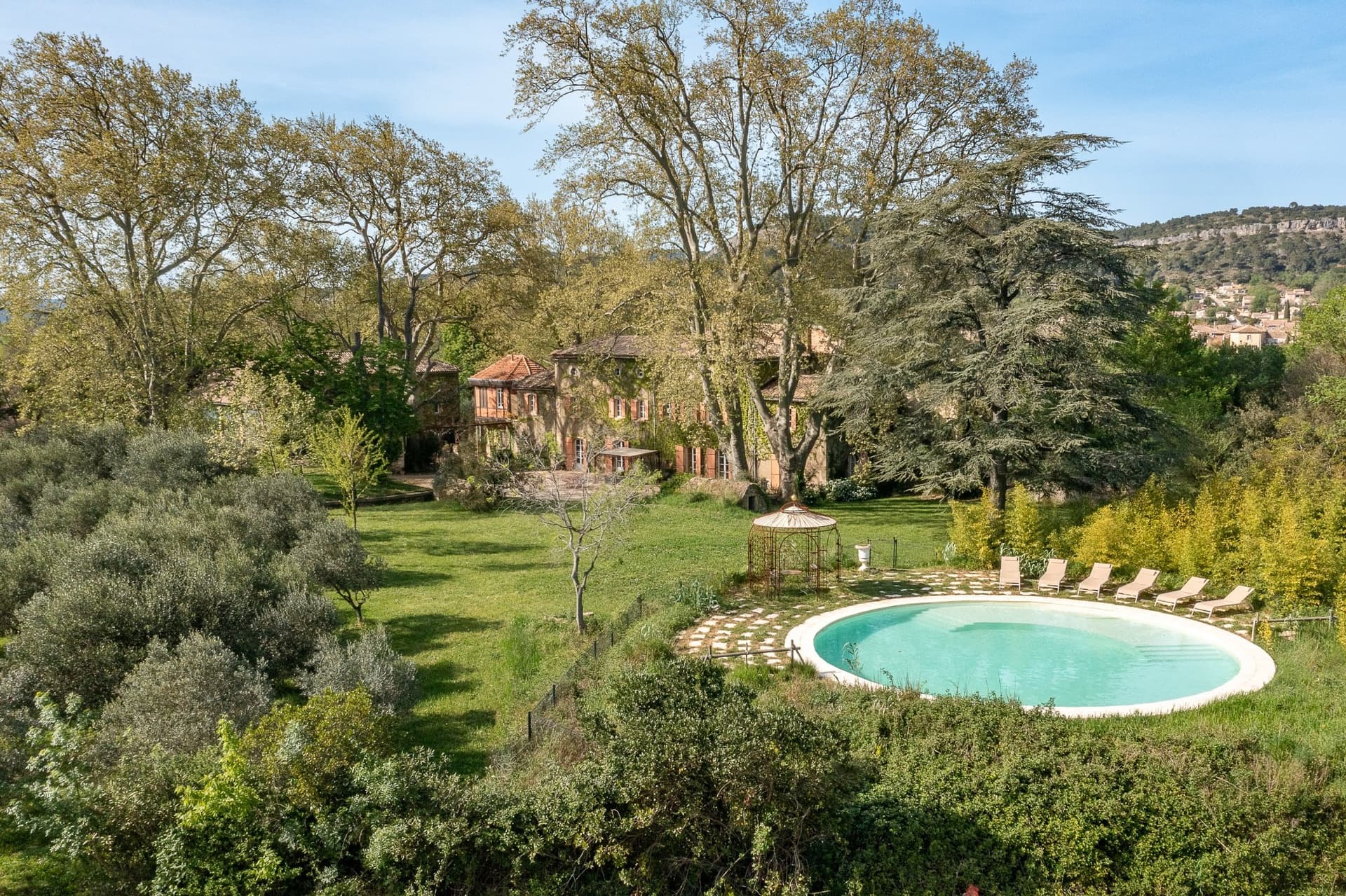 Stately 17th Century Castle With Swimming Pool And Outbuildings 5