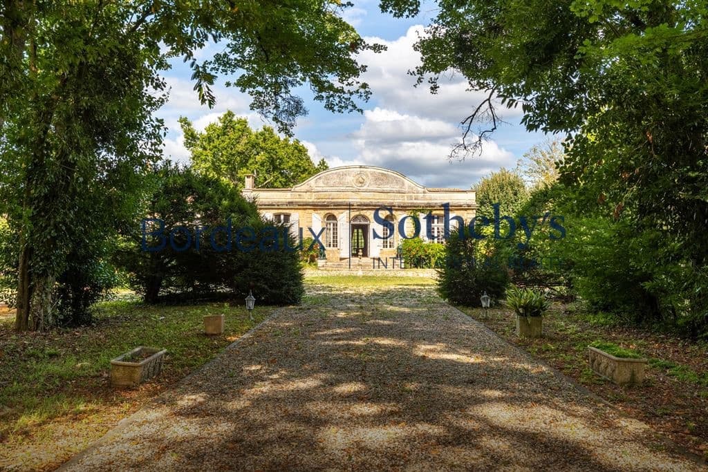 Historic XVIII° Chartreuse With Outbuildings And 16 Hectares Near Bordeaux 2