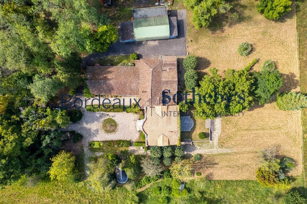 Historic XVIII° Chartreuse With Outbuildings And 16 Hectares Near Bordeaux 5
