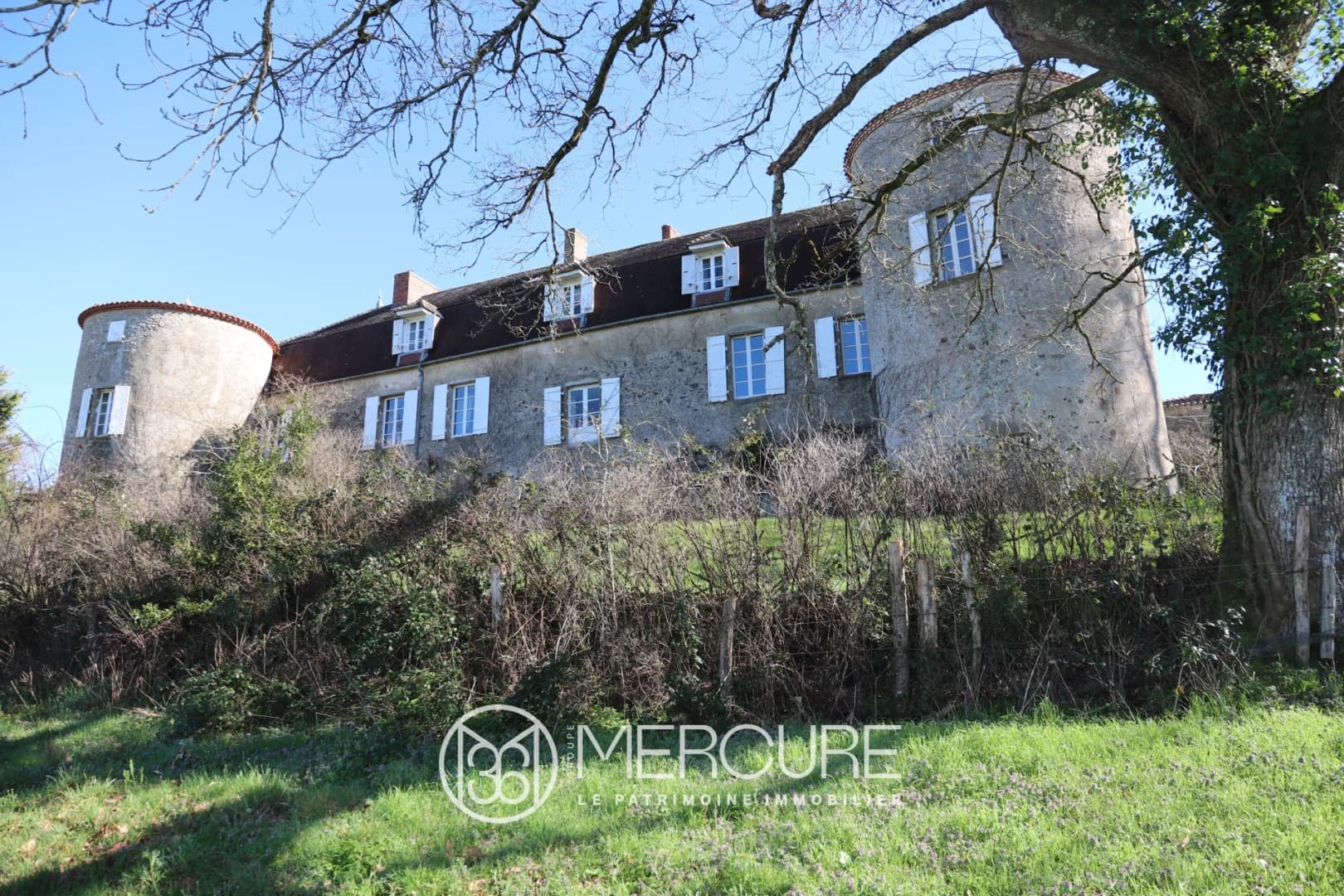 Elegant 16th Century Château With Stunning Views And Expansive Grounds 4