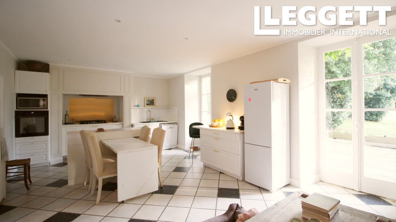 Elegant Manor With Extensive Parkland And Guest House Near Melle 5