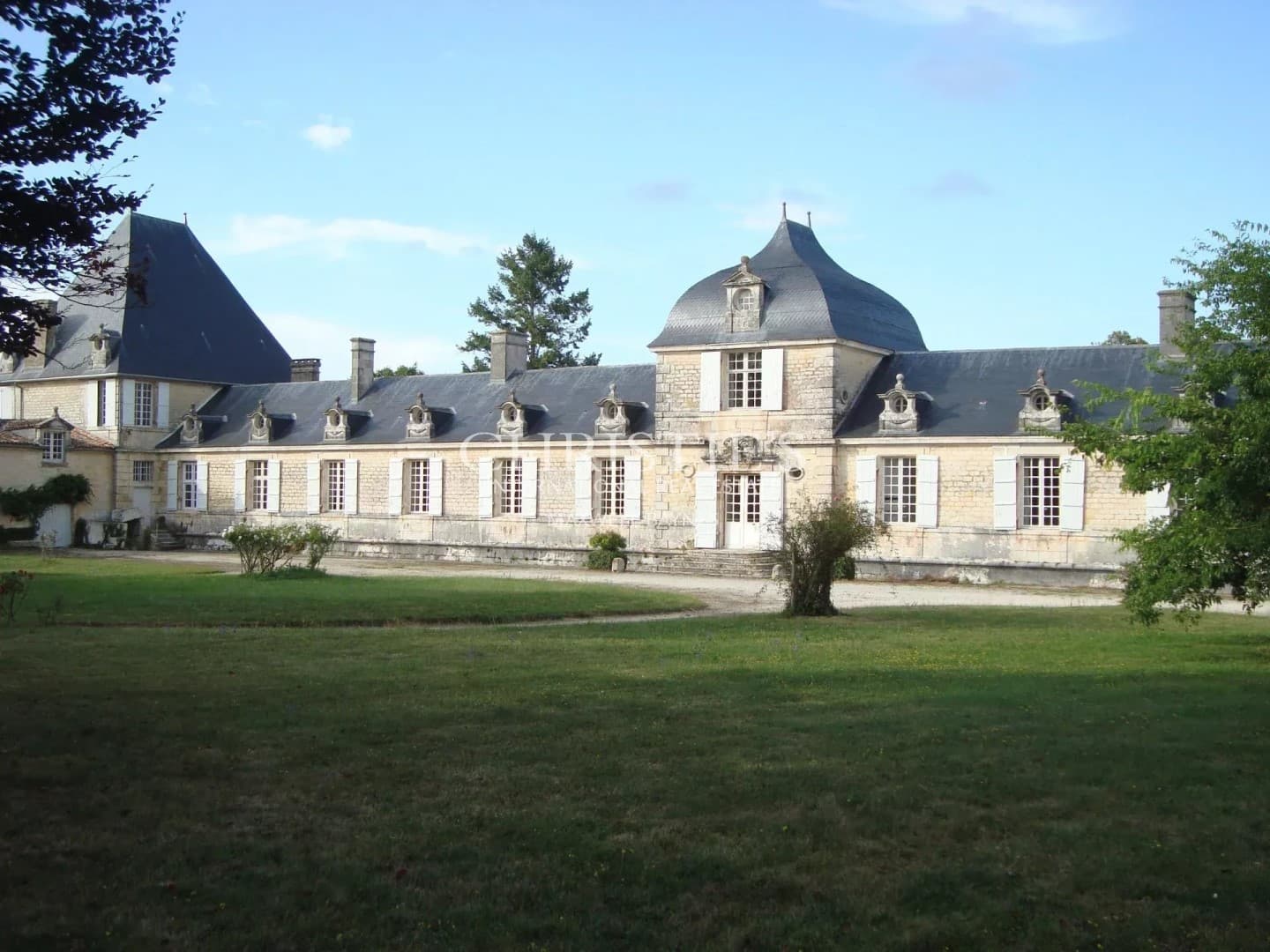 Elegant 17th Century Castle With Expansive Grounds 5