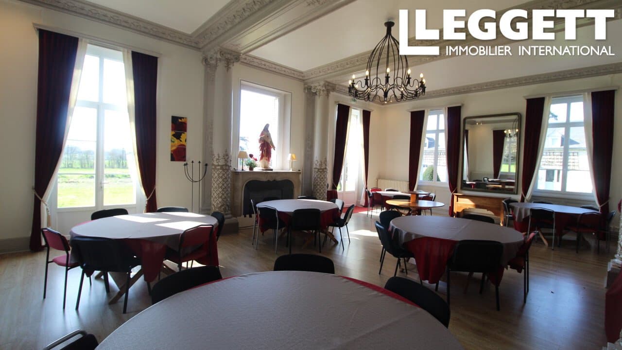 19th Century Château With 20 Bedrooms, Lake, Pool, And Licensed Bar 4