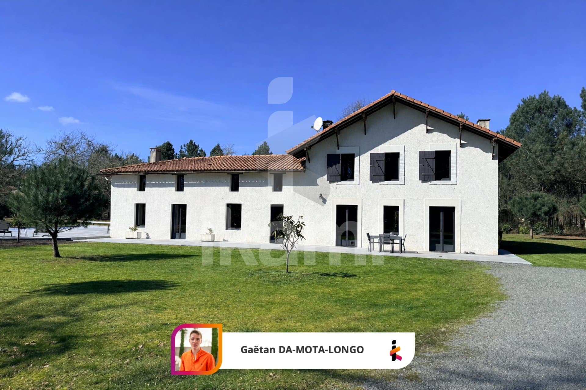 Exceptional Family Property With Buildable Land Over 10,000 M² 2