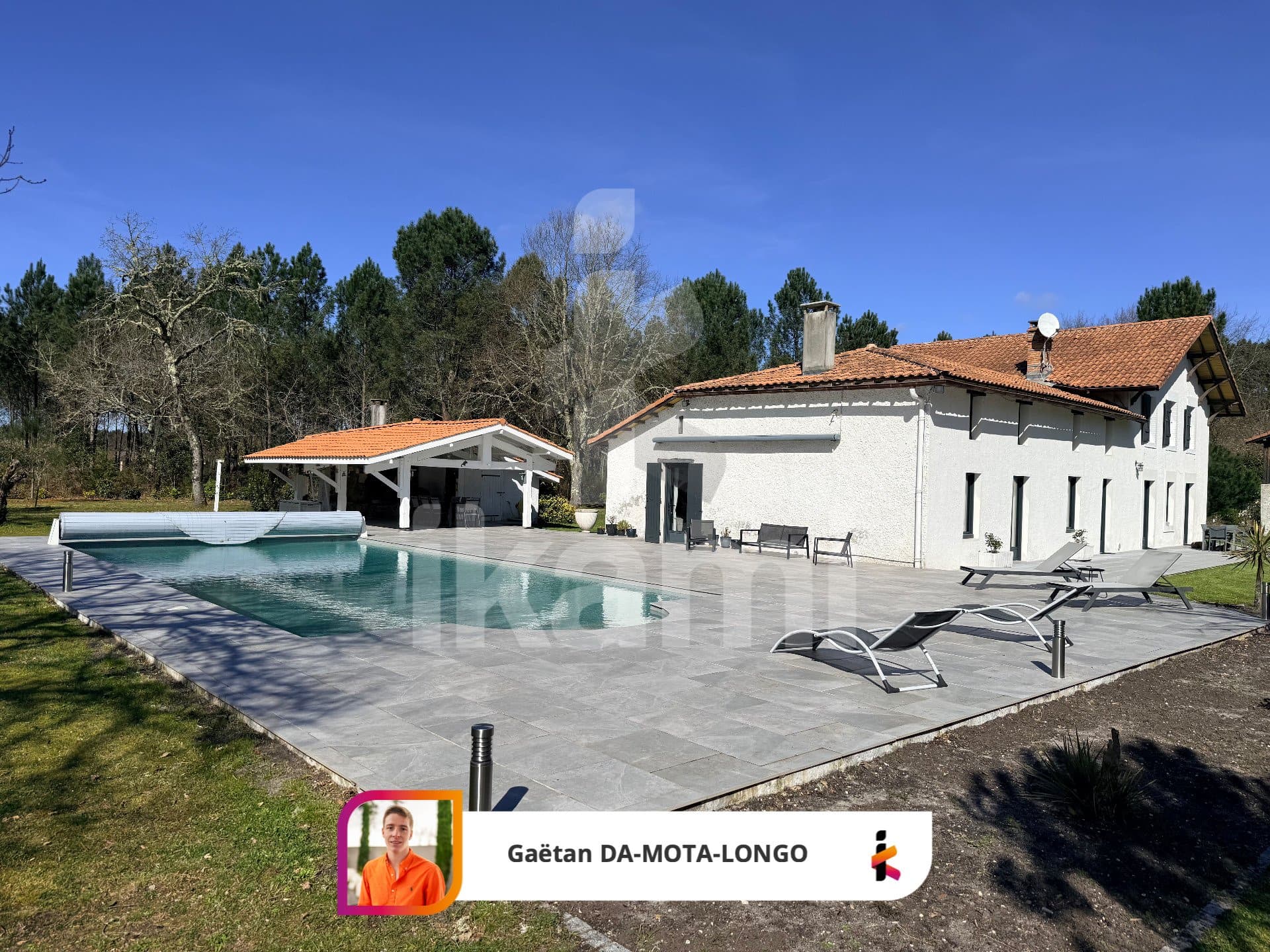 Exceptional Family Property With Buildable Land Over 10,000 M² 3