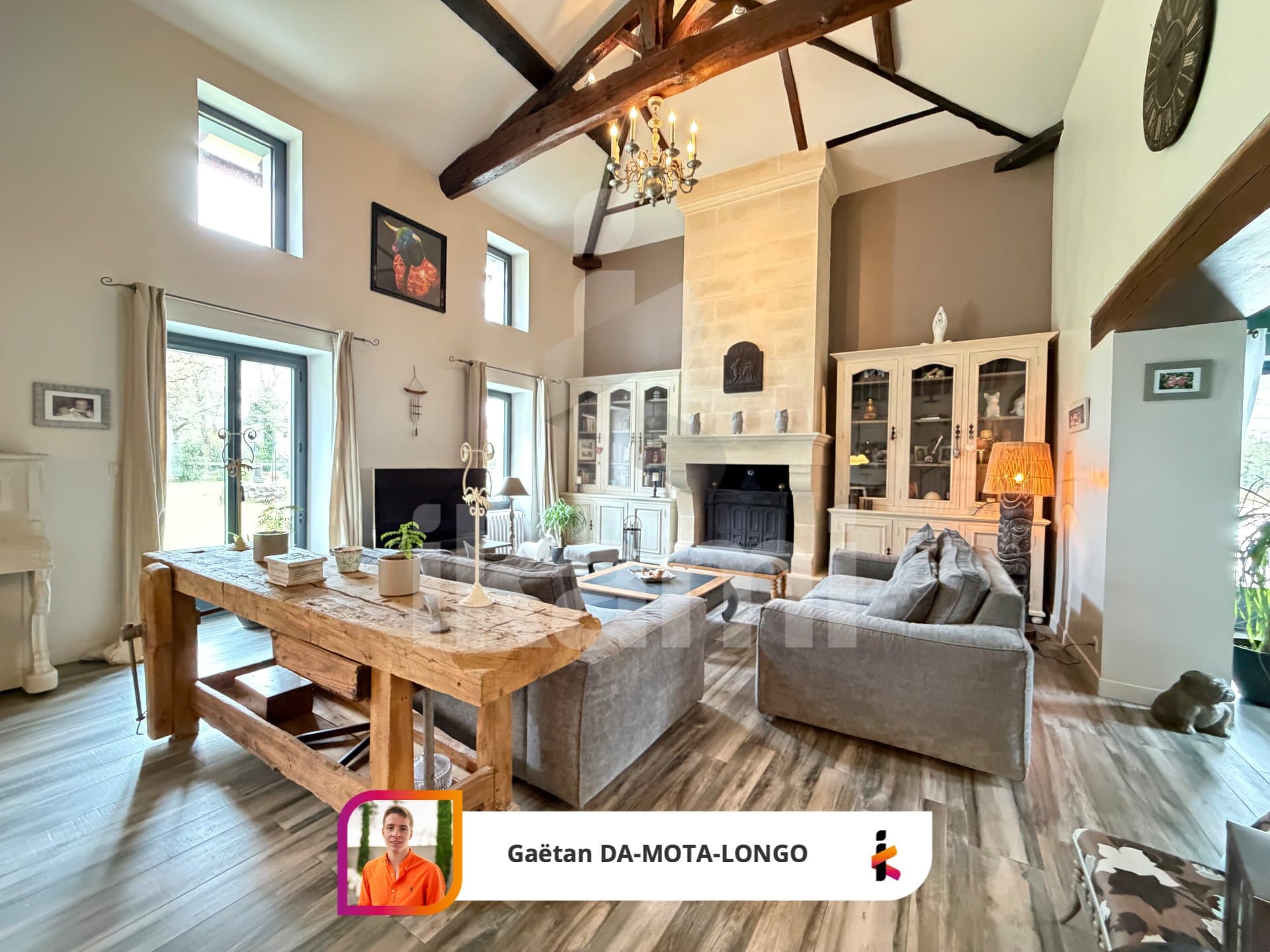 Exceptional Family Property With Buildable Land Over 10,000 M² 4