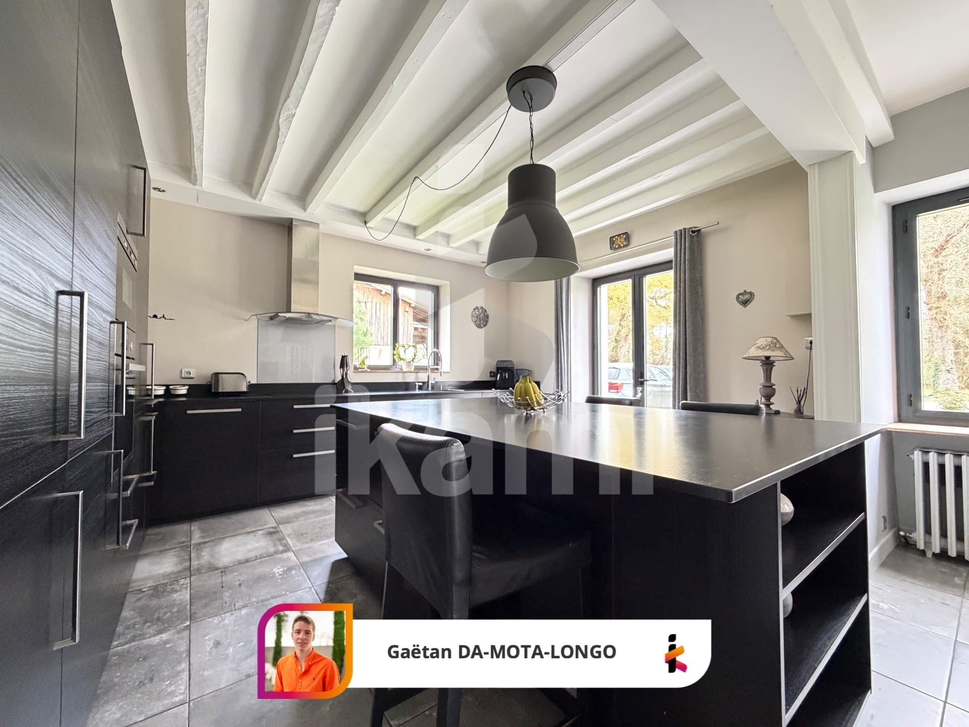 Exceptional Family Property With Buildable Land Over 10,000 M² 5