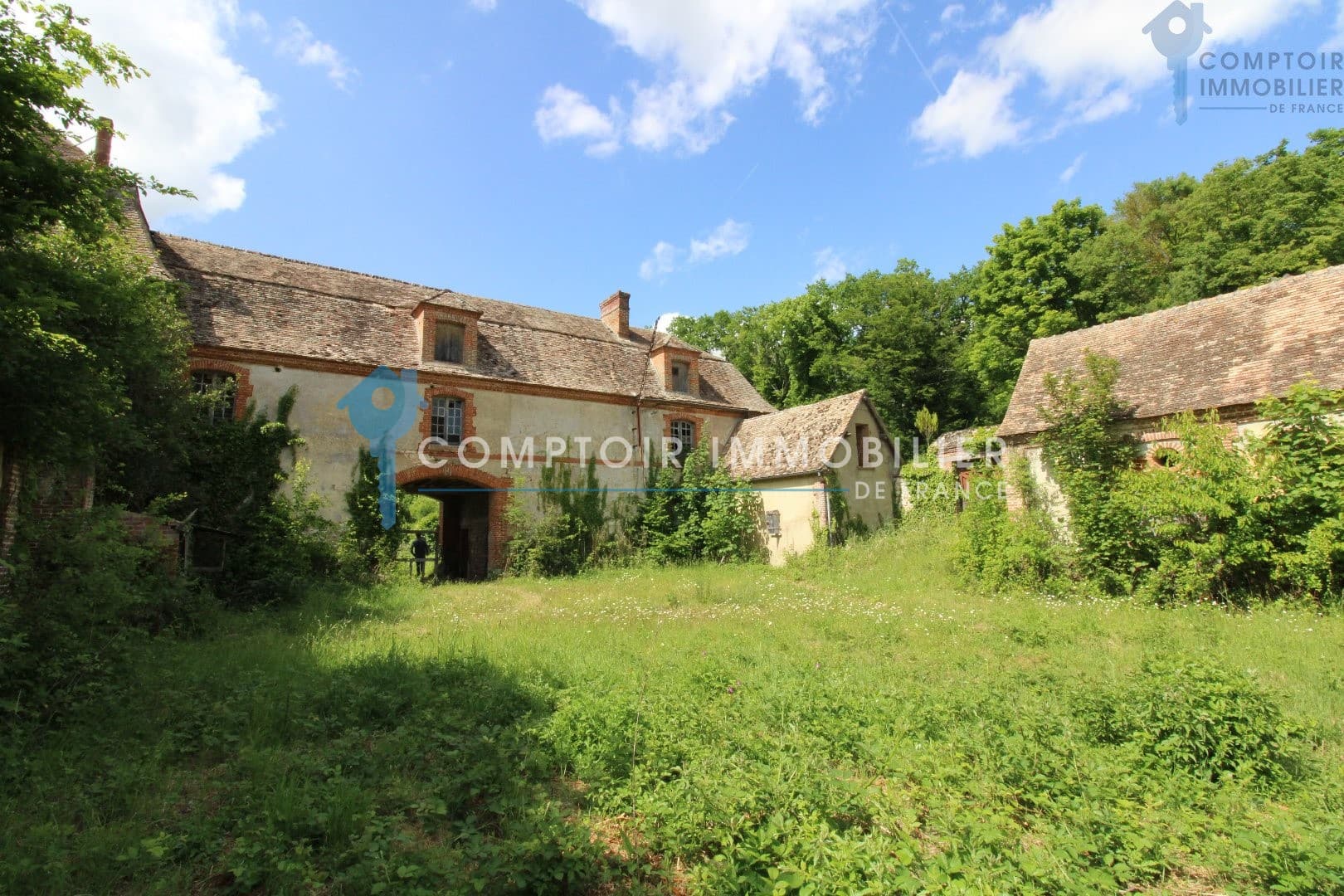 Magnificent Château With 15 Bedrooms And Historic Outbuildings 5