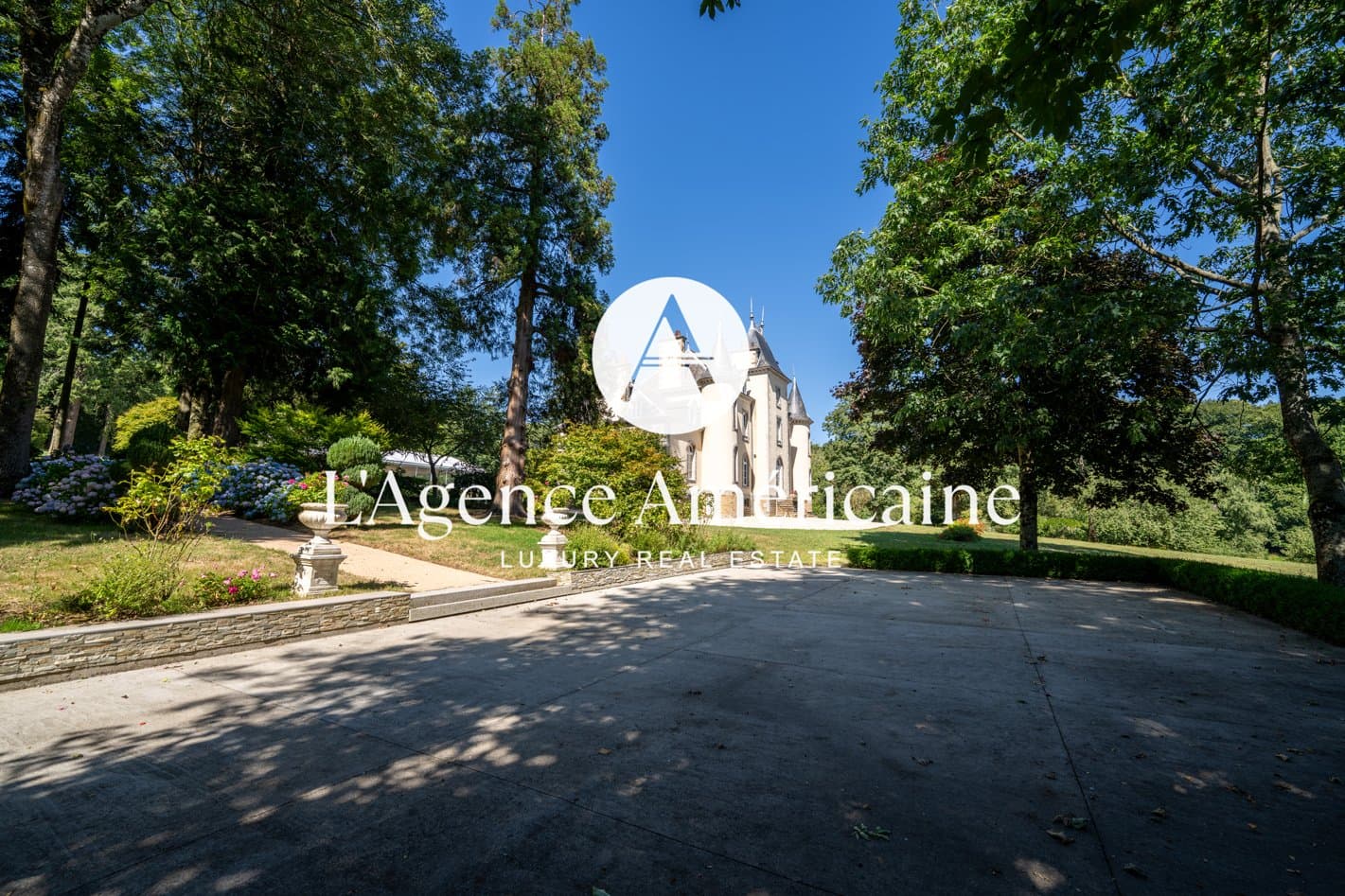 Stunning Napoleon III Castle With Extensive Grounds And Event Facilities 4