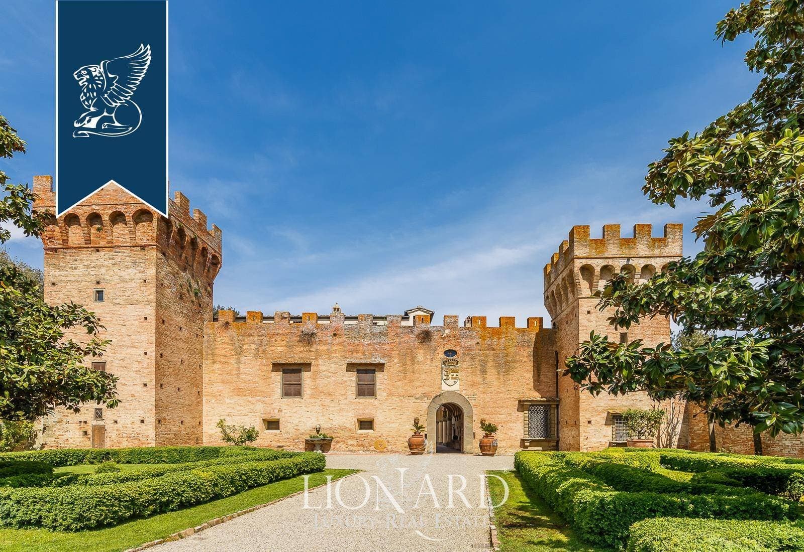 Historic 15th Century Castle With Olive Groves And Vineyards 3
