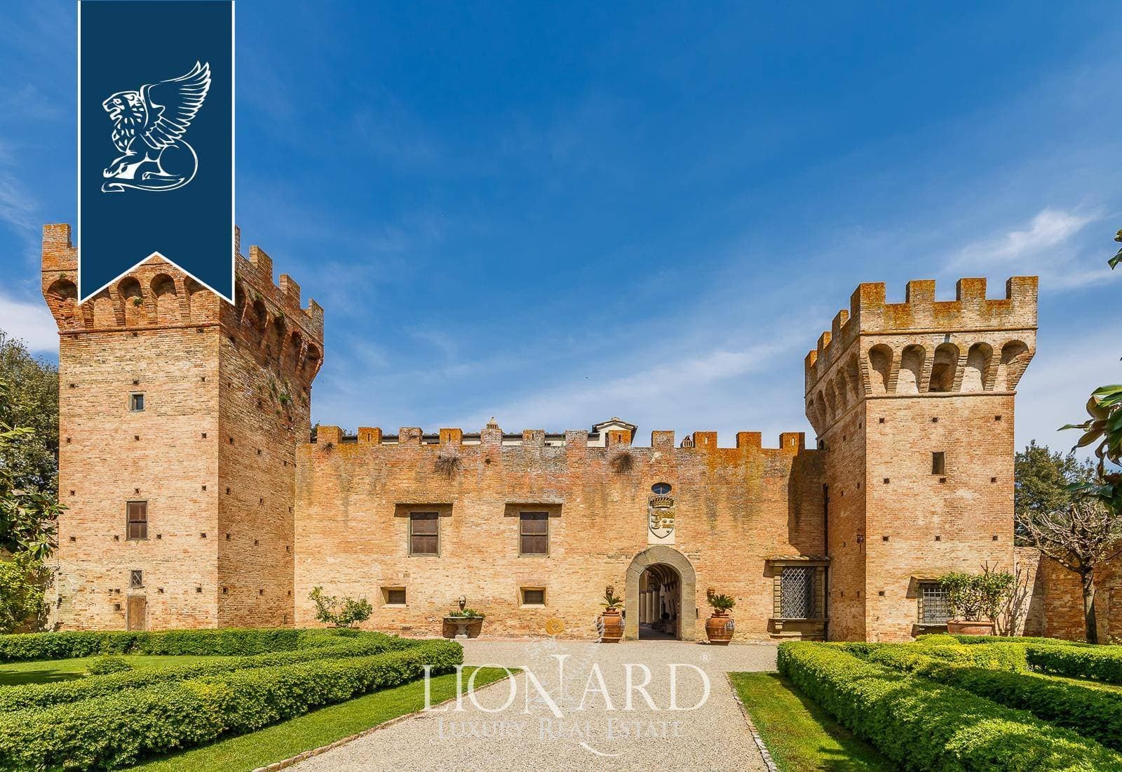 Historic 15th Century Castle With Olive Groves And Vineyards 4