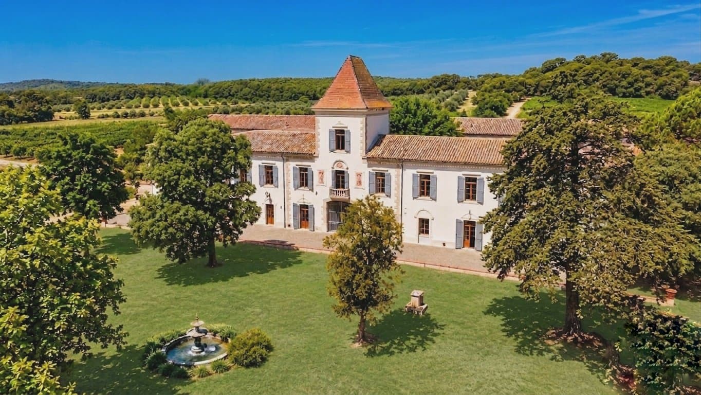 Exceptional Restored Château With Independent Dwellings And Picturesque Views 2