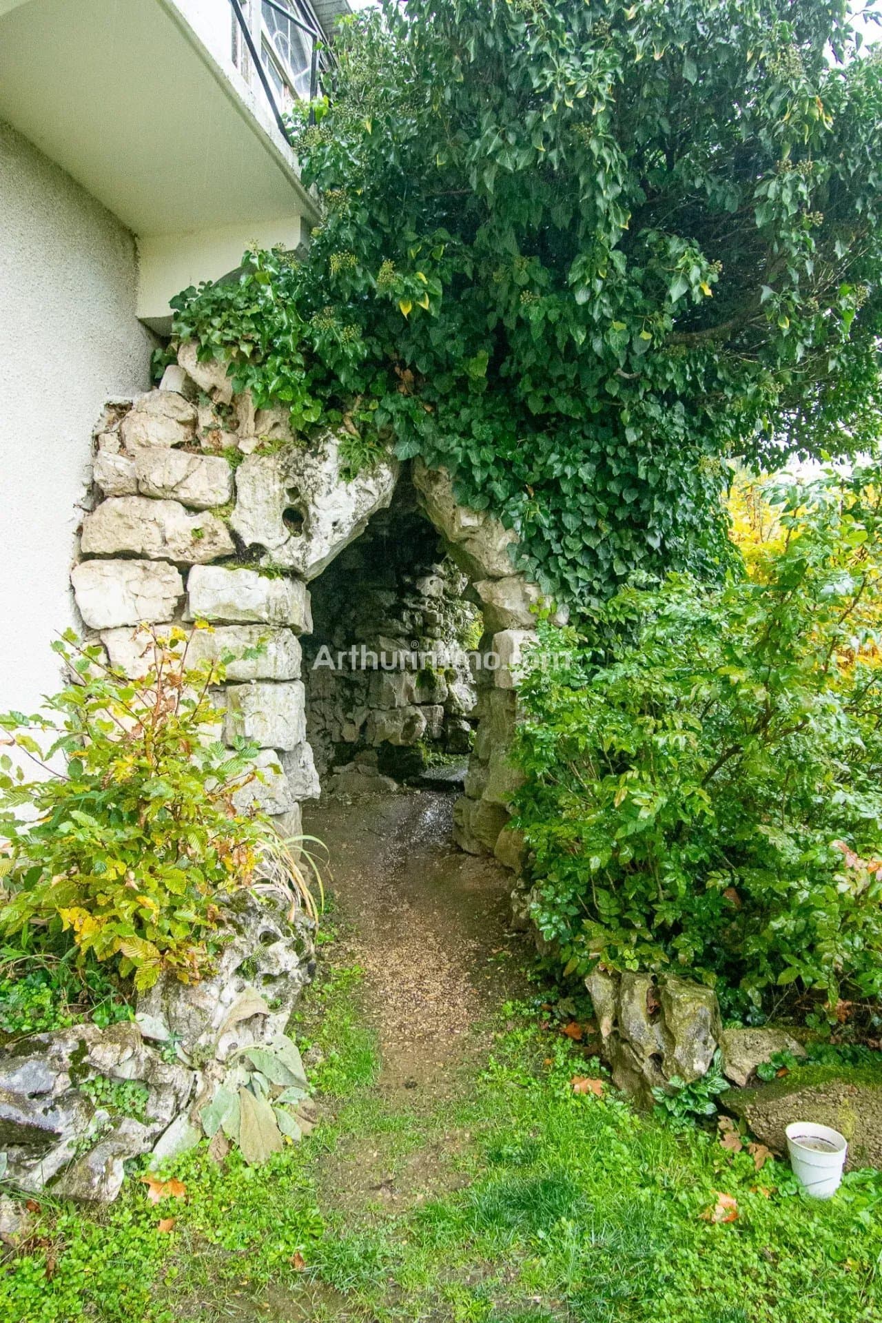 Historic Castle with 6 Bedrooms and Expansive Park — in Arc-et-Senans, France