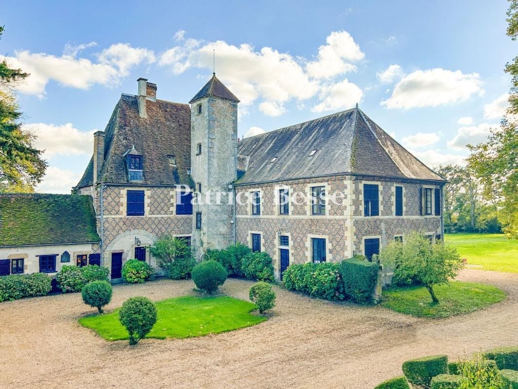 Renaissance Château Set Within Eight Hectares of Scenic Grounds 2