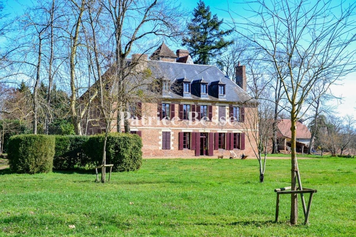 Renaissance Château Set Within Eight Hectares of Scenic Grounds 3