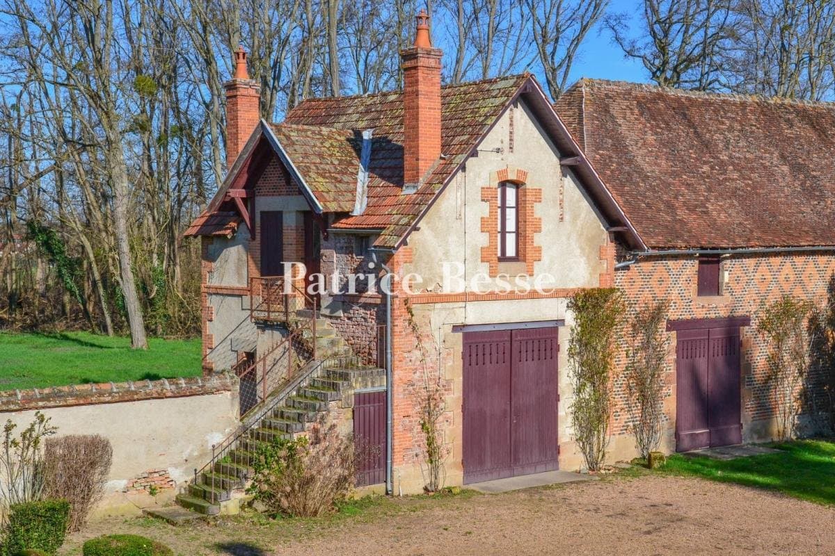 Renaissance Château Set Within Eight Hectares of Scenic Grounds 5