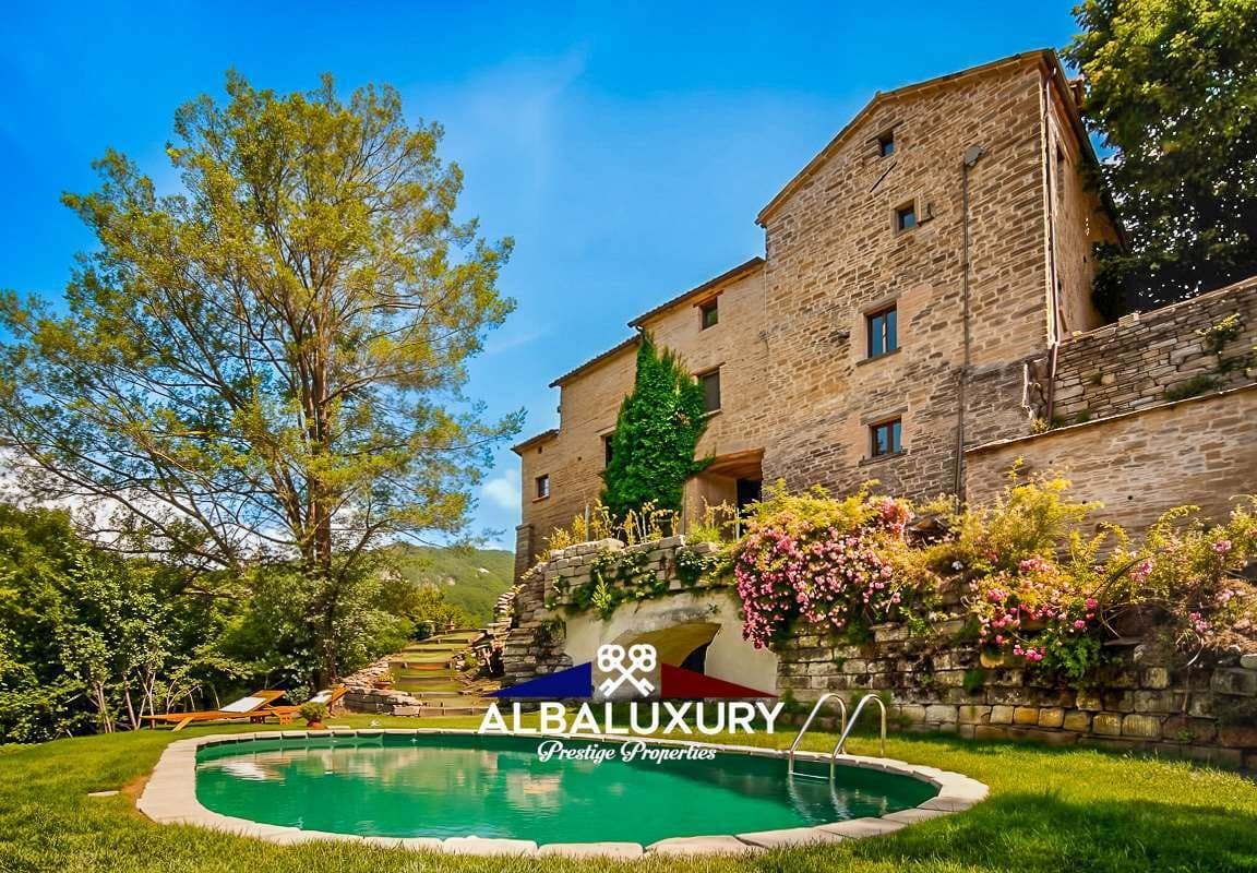 Enchanting Castle Luxury Farmhouse With Nine Guest Rooms 4