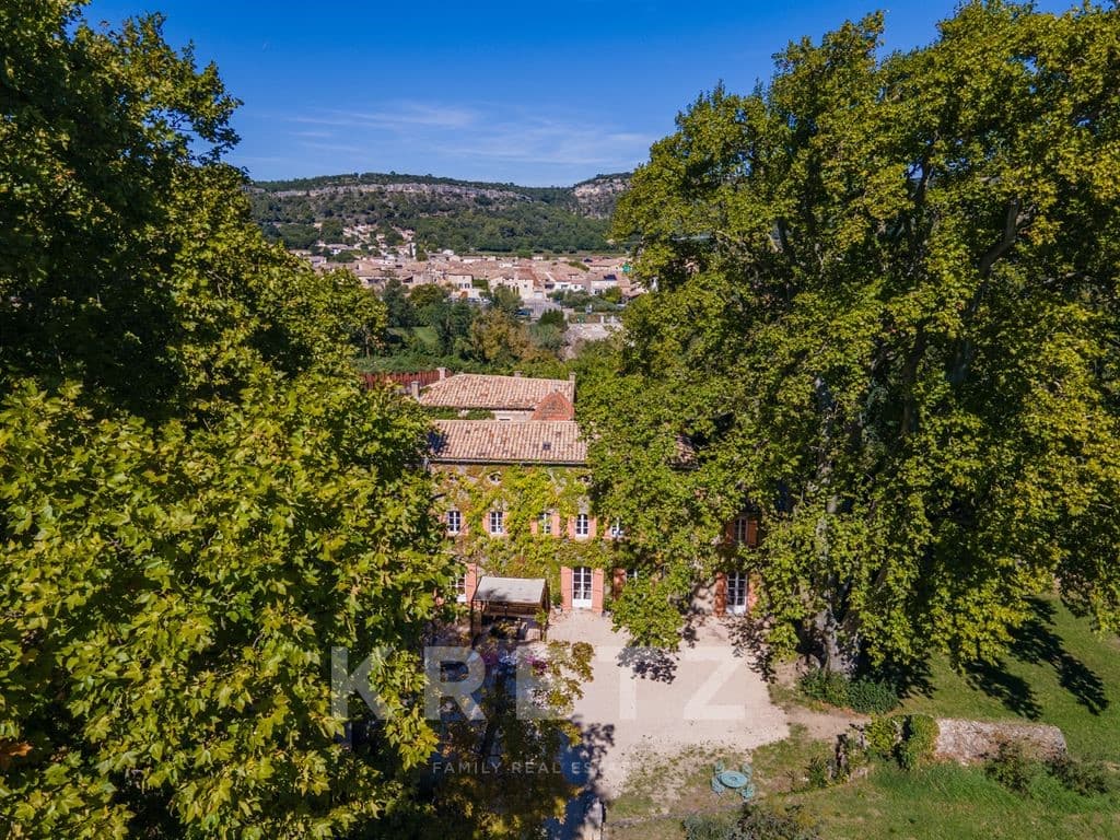 Elegant 17th Century Château With Private Beach And Lush Gardens 4