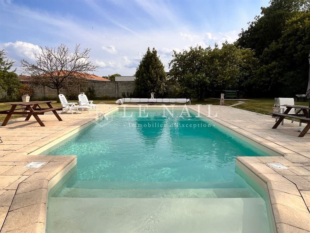 Château with Guest Rooms and Gîtes Near the Vendée Coast 4