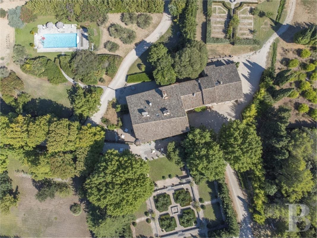 Renaissance-Style Manor House With 4 Hectares Of Parklands 3
