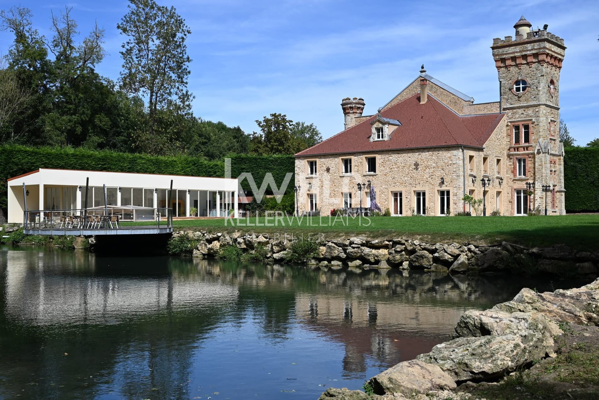 Château with 320 Sqm Living Space and 6 Rooms in a 17 Hectare Park 5