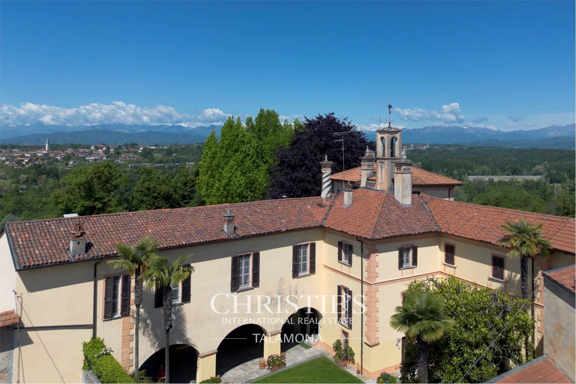 Restored Castle Residence With Four Apartments And Private Garden 2
