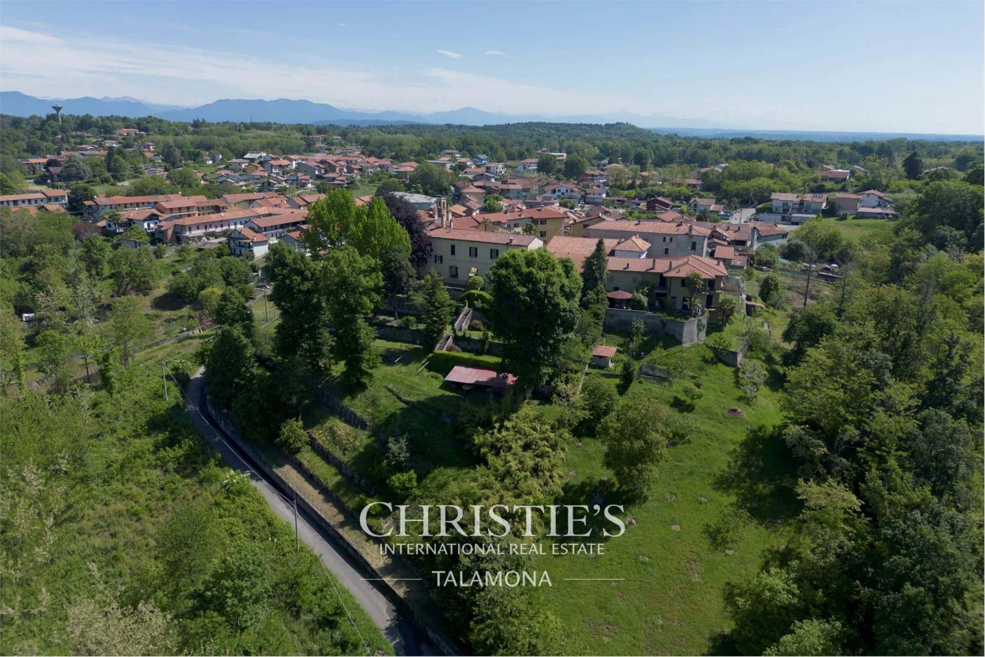 Restored Castle Residence With Four Apartments And Private Garden 3