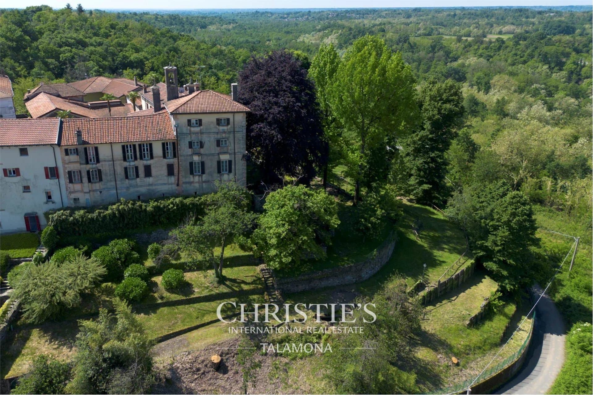 Restored Castle Residence With Four Apartments And Private Garden 4
