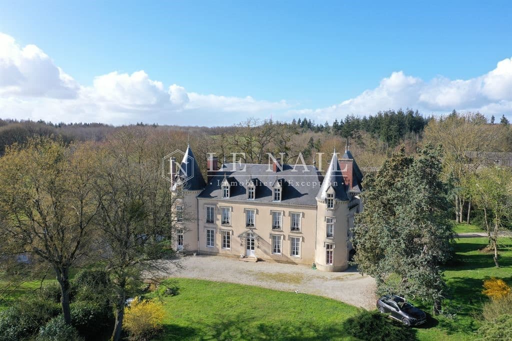 Elegant 19th Century Château With Extensive Grounds And Outbuildings 4