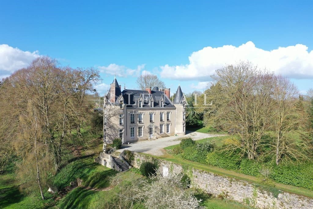 Elegant 19th Century Château With Extensive Grounds And Outbuildings 5