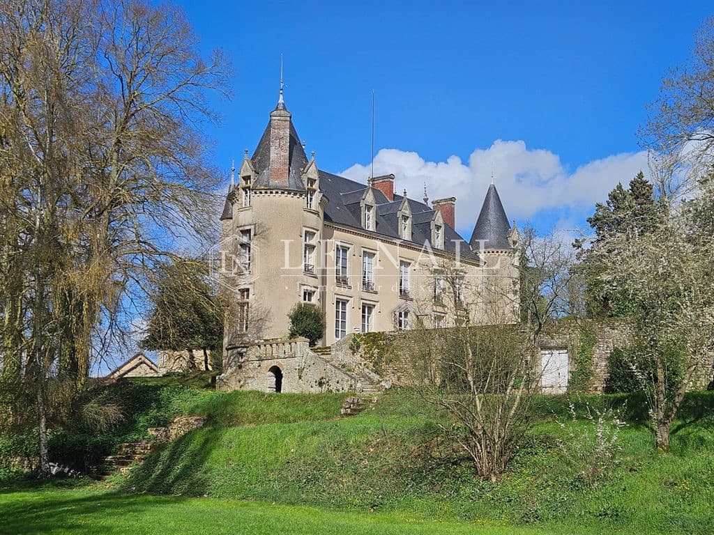 Elegant 19th Century Château With Extensive Grounds And Outbuildings 5
