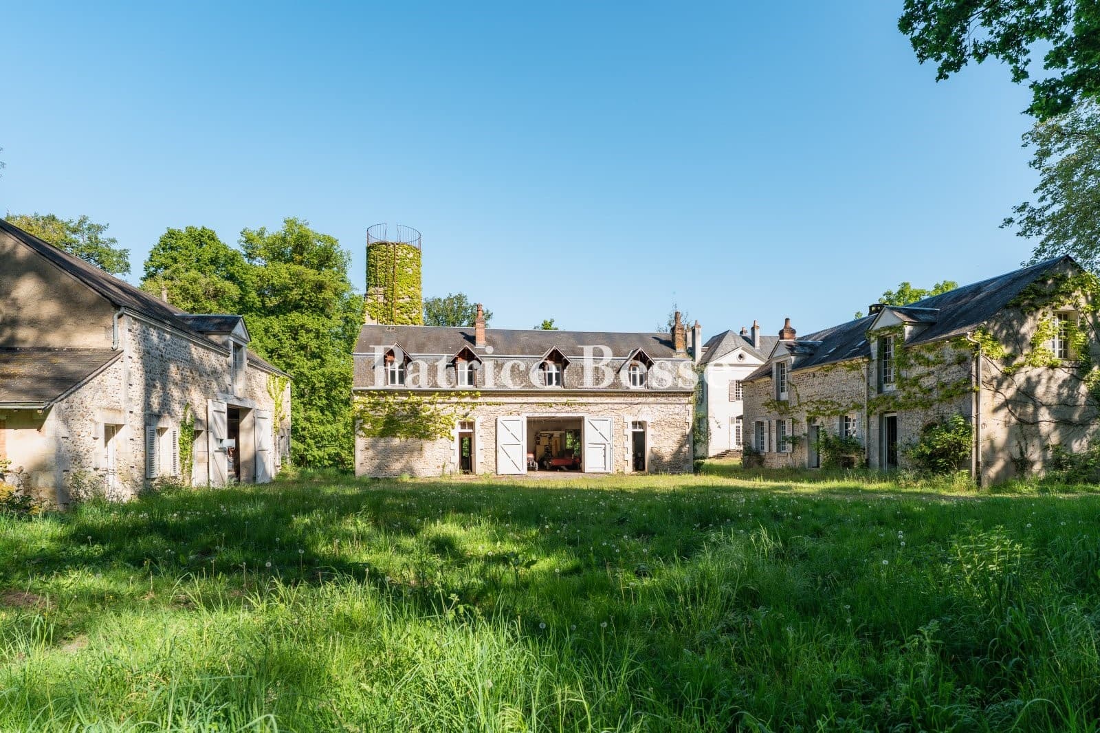 Castle 650 Sqm 8 Bedrooms 4