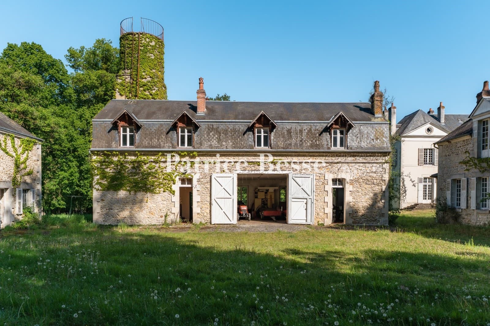 Castle 650 Sqm 8 Bedrooms 3