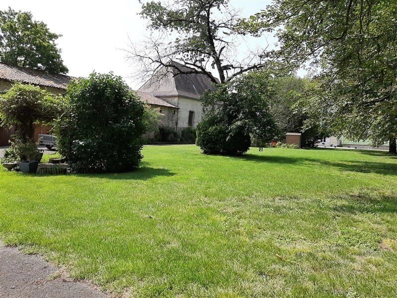 Historic 15th Century Château With Hospitality Business And Stables 4