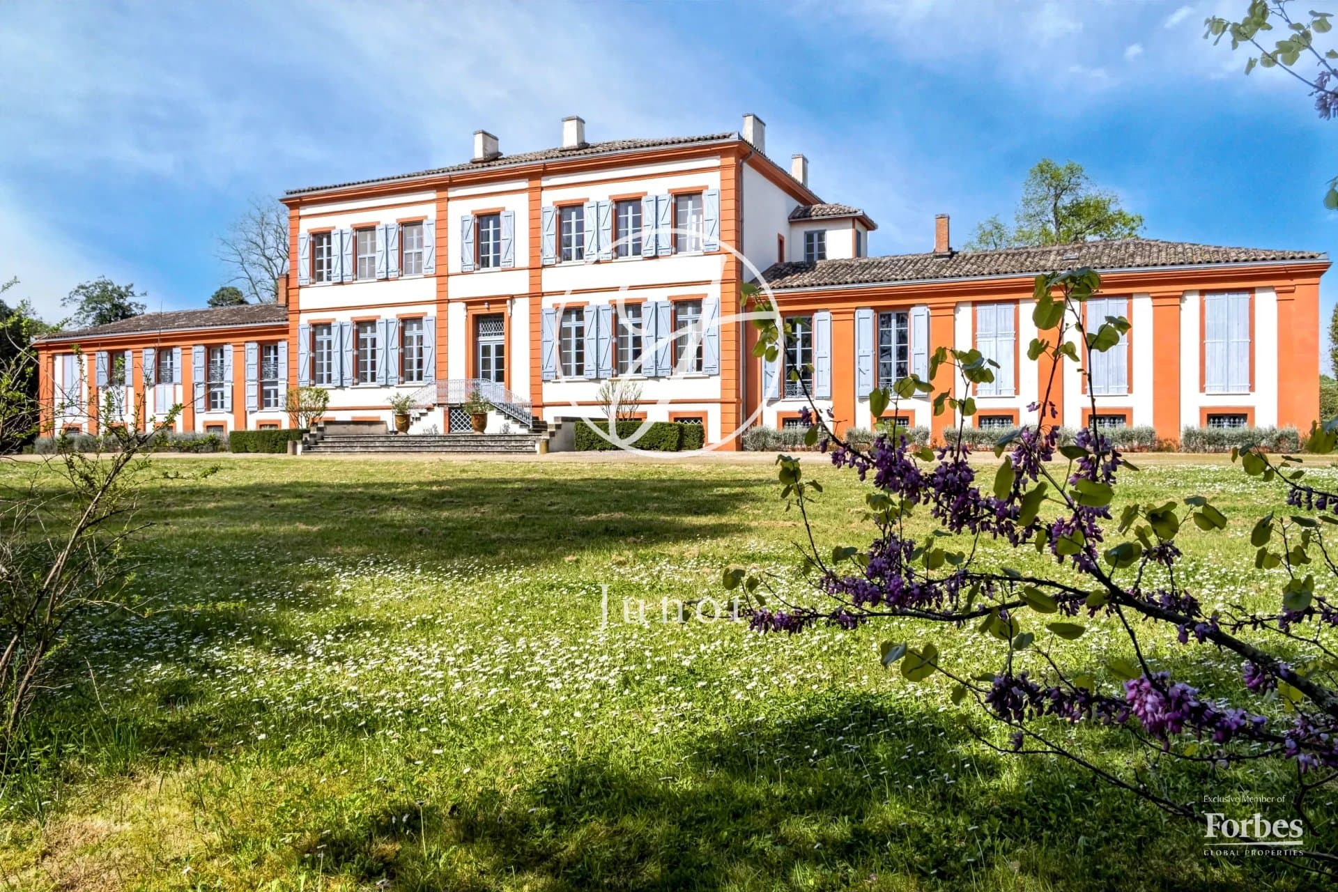 Elegant 19th Century Château With Pool And Tennis Court Near Toulouse — Château for sale in France
