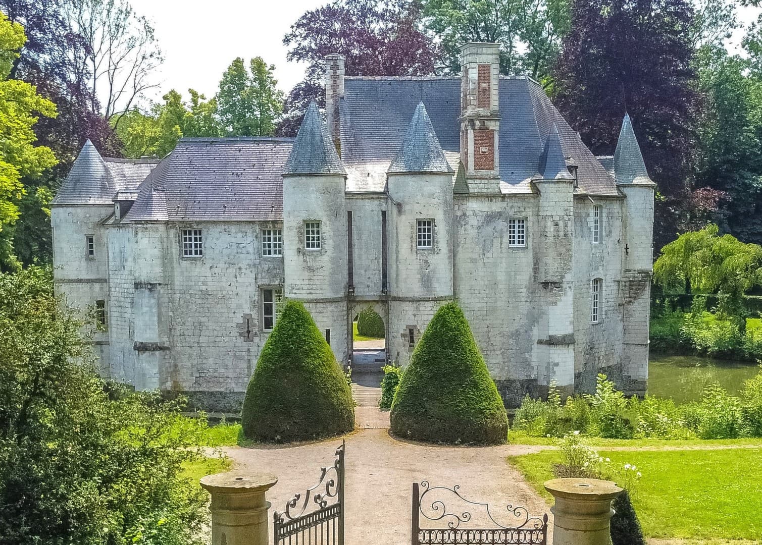 Historic Castle With 14 Bedrooms And Outdoor Spaces — Château for sale in Pas-de-Calais, Hauts-de-France