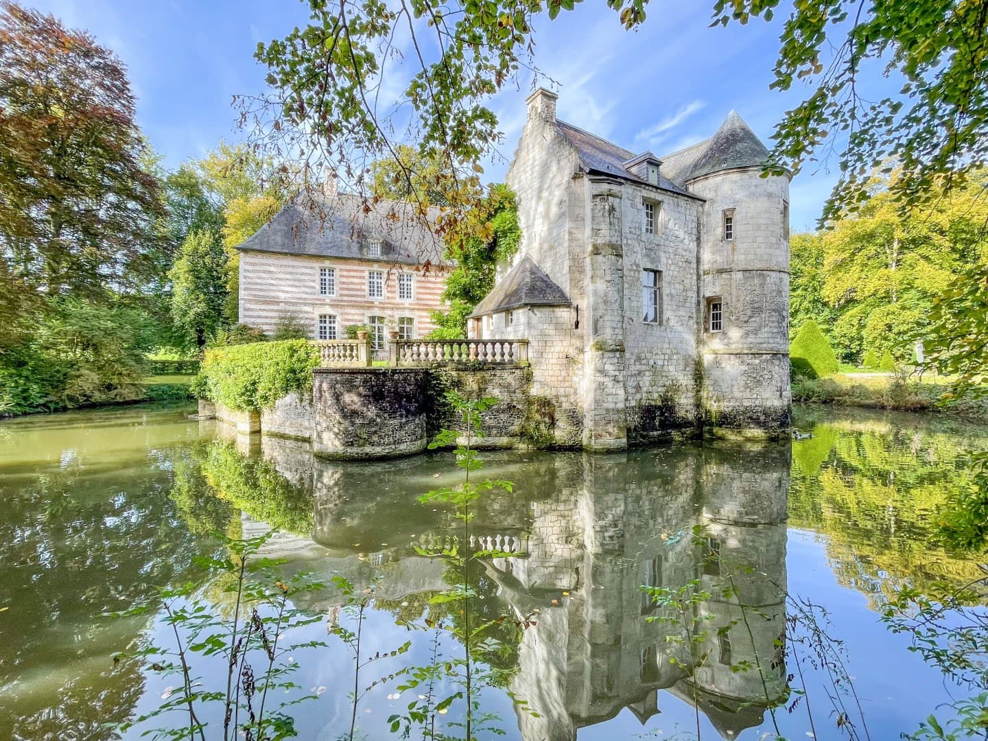 Historic Castle With 14 Bedrooms And Outdoor Spaces 3