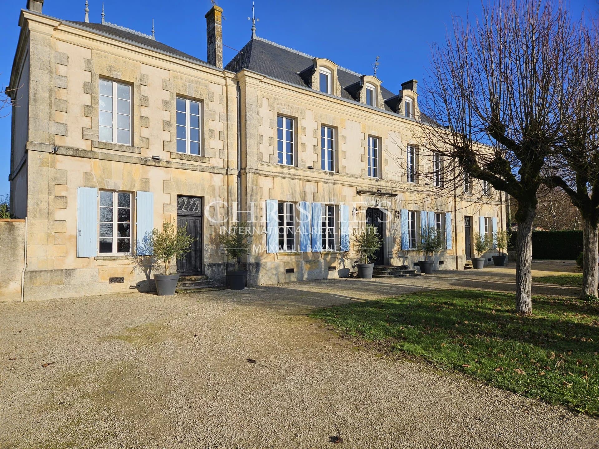 Renovated 19th Century Château With Separate Apartment And Swimming Pool