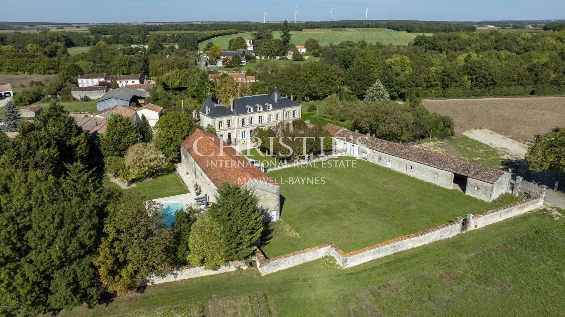 Renovated 19th Century Château With Separate Apartment And Swimming Pool 4
