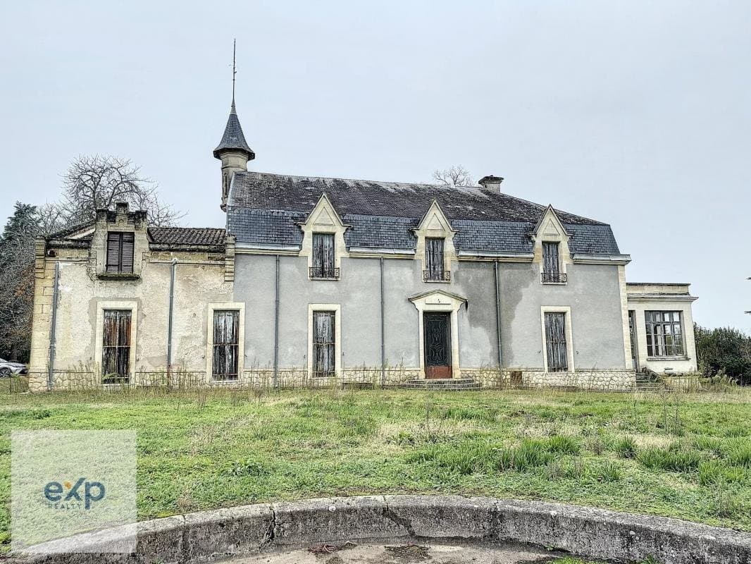 Château Lalene: A Family Heritage Wine Estate Spanning 50 Hectares — Château for sale in France