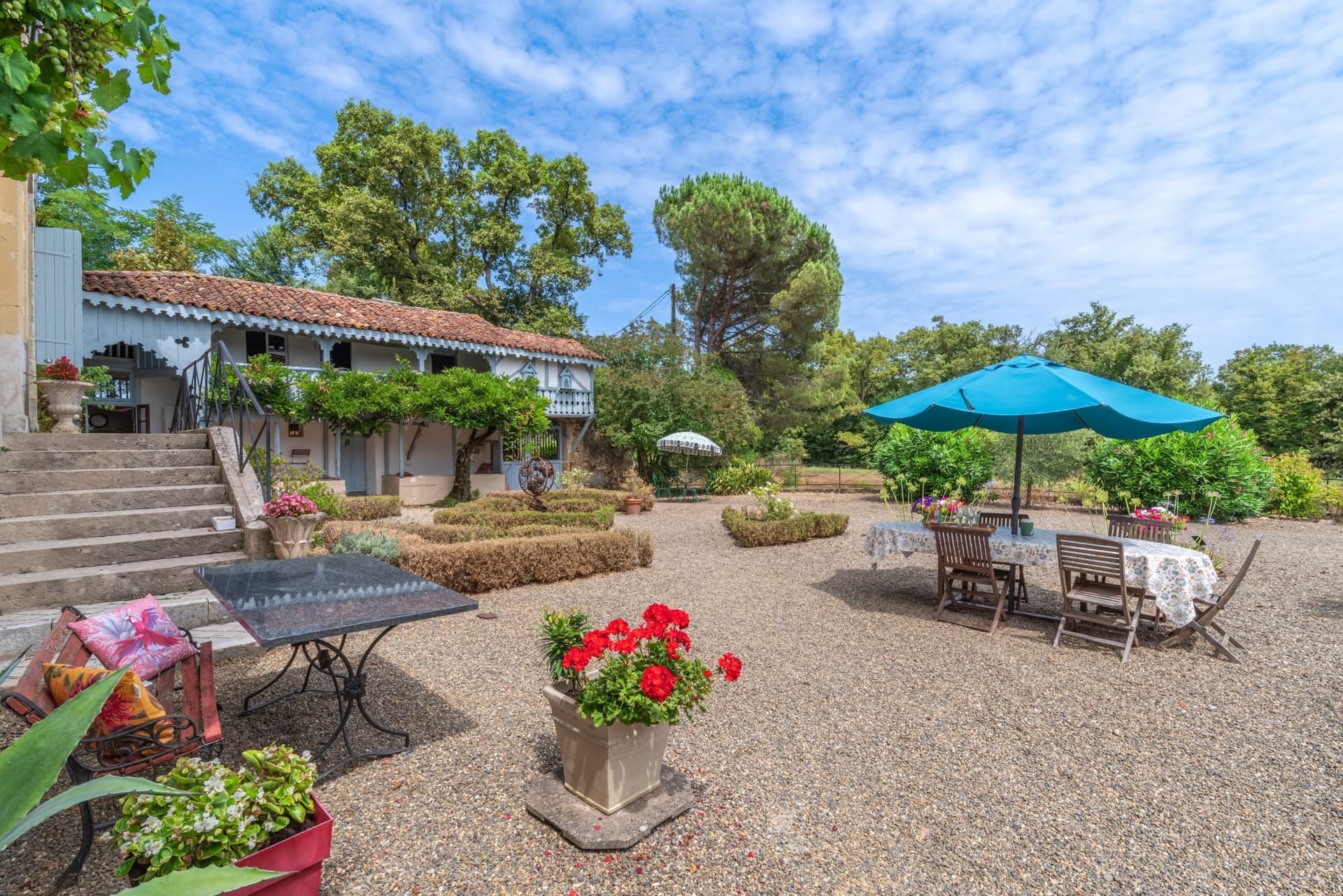 Authentic 17th Century Château With Extensive Grounds And Modern Comforts 5