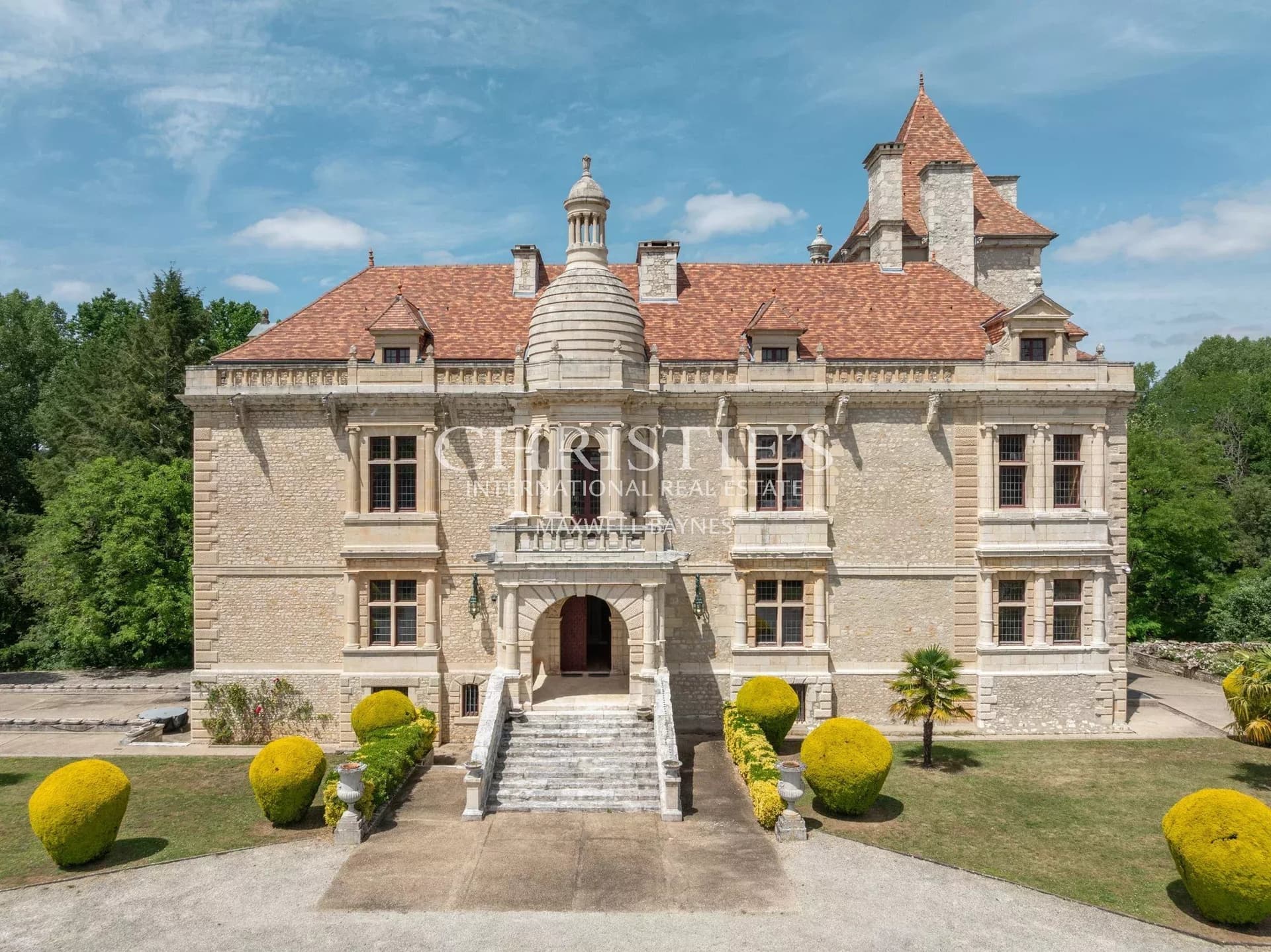 Magnificent Renaissance Château With 9 Bedrooms Near Angoulême 2